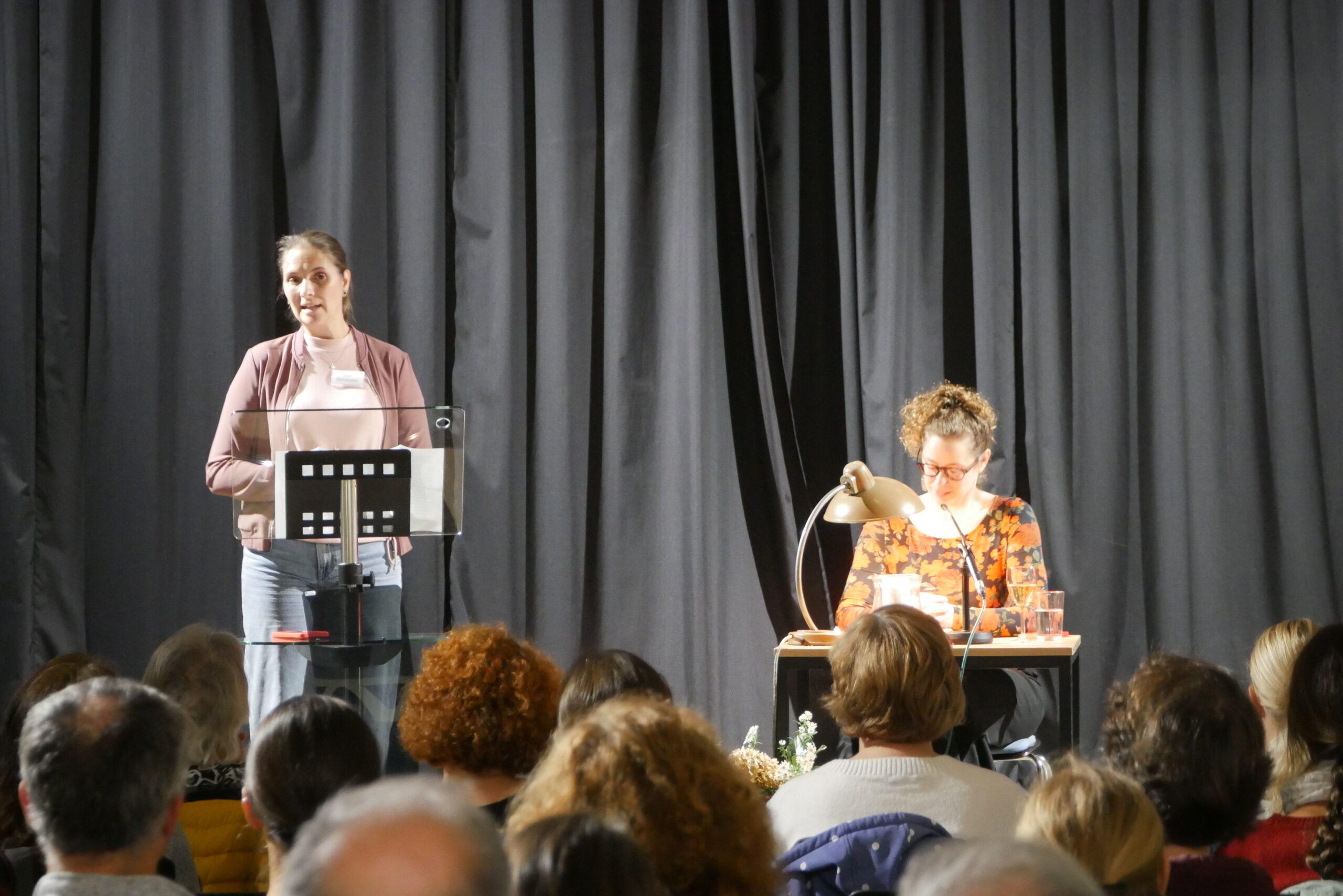 ESS ist Herbstlese – Lesung mit Elsa Koester aus ihrem Roman„Im Land der Wölfe“