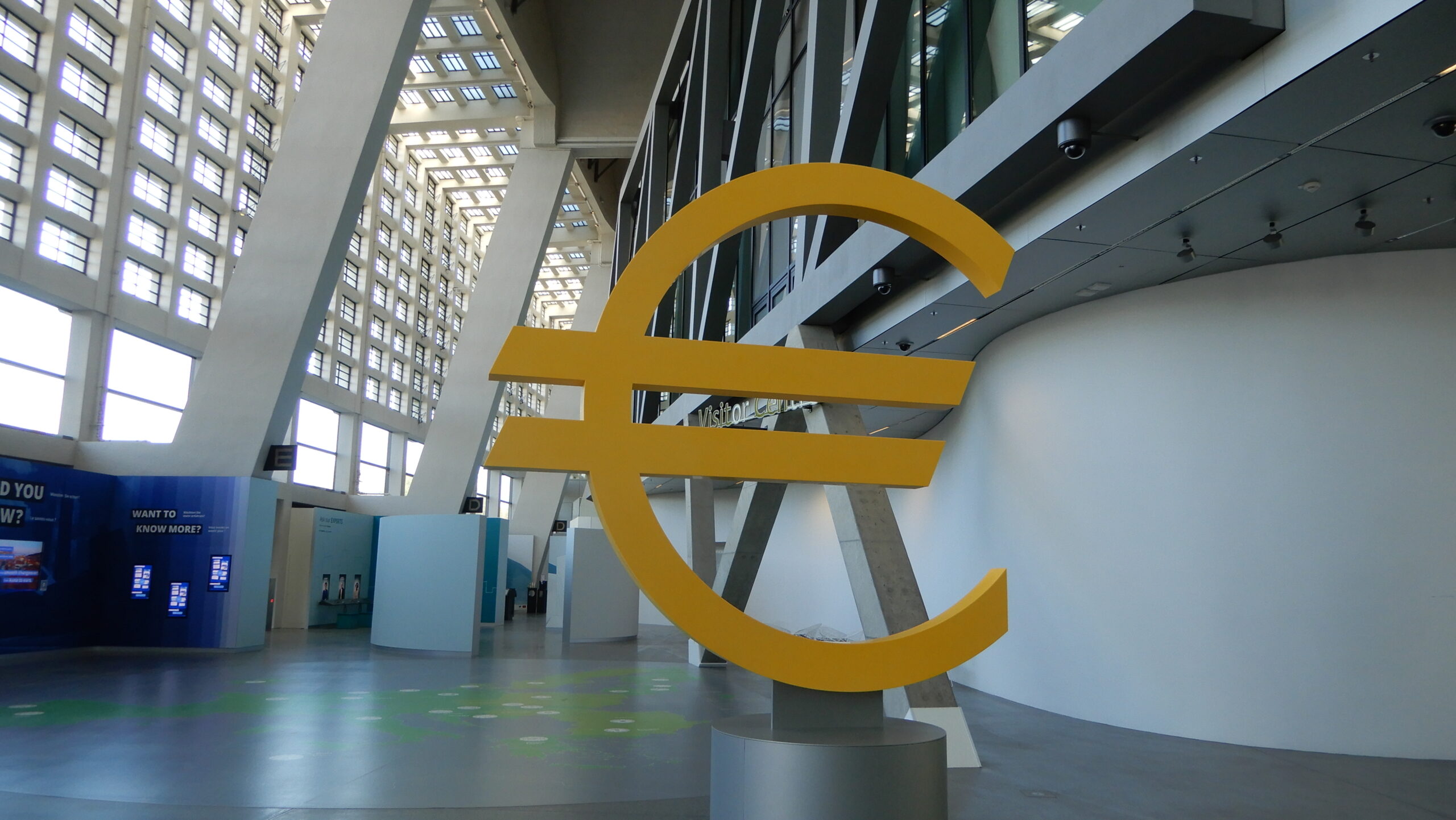 Wirtschaft-und-Recht-Oberstufenkurse erkunden Finanzplatz Frankfurt aM Main